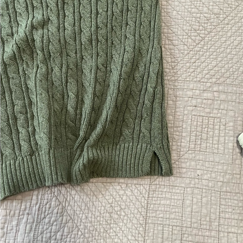 🍃 Cozy Cable Knit Sweater – Sage Green, Size M 🍃 - Picture 7 of 10